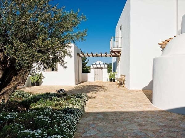 House in Ibiza-AzulTierra-01-1 Kindesign